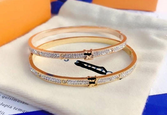 Vee bracelet