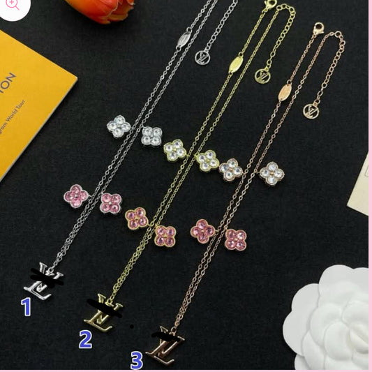 Vee necklace