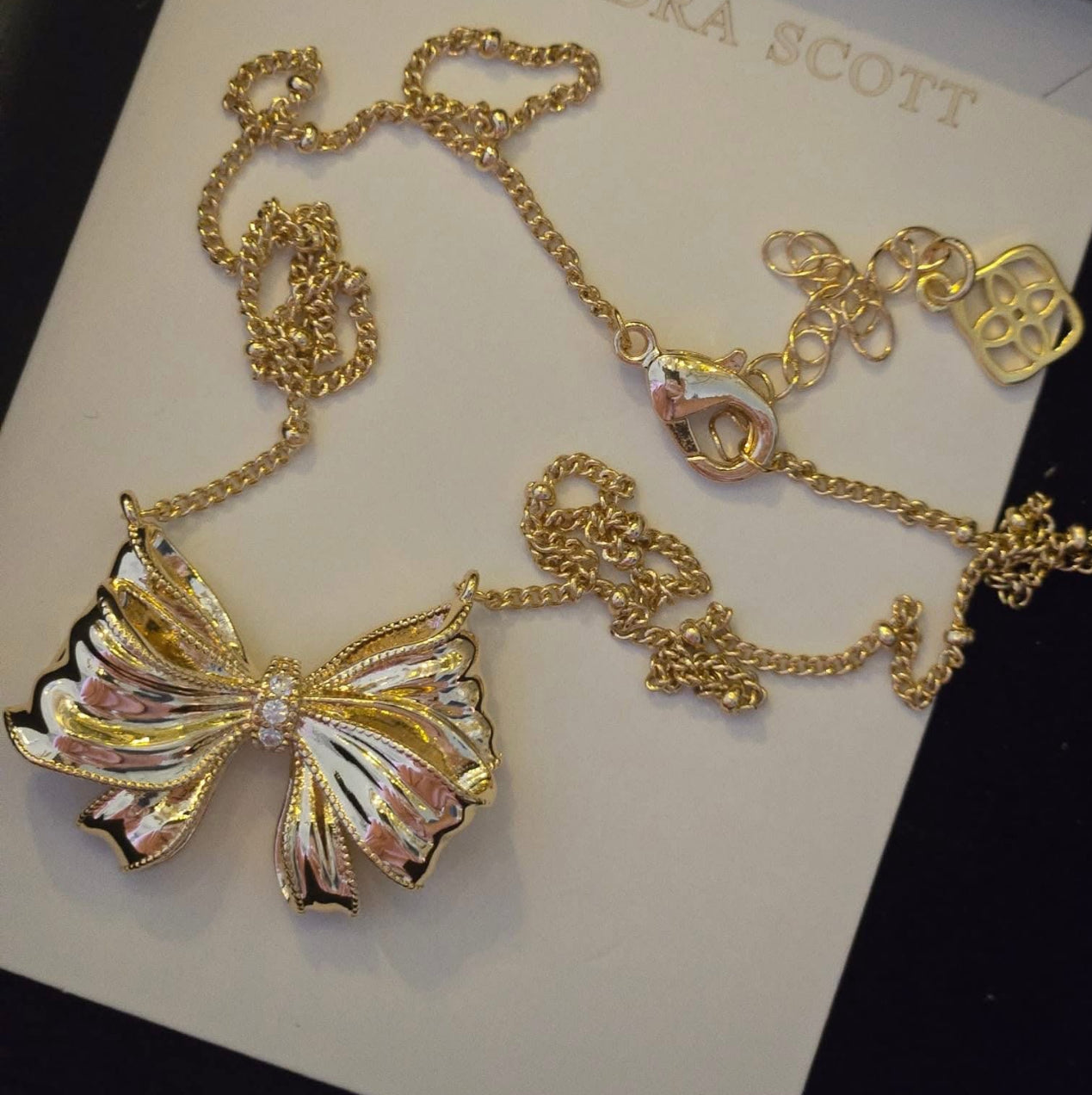 Bow necklace gold