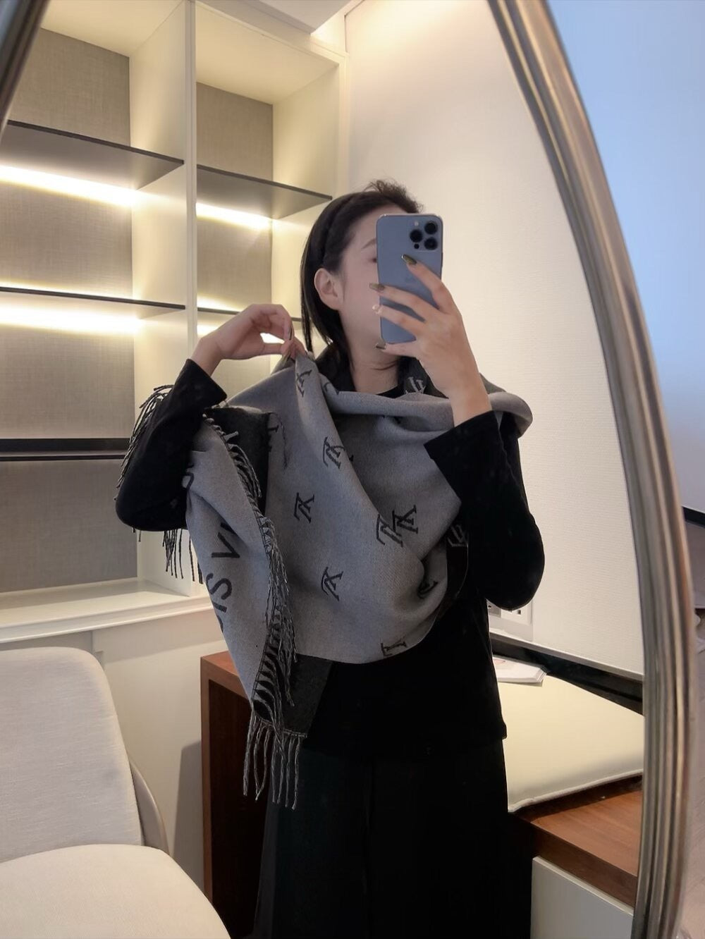 Vee scarf