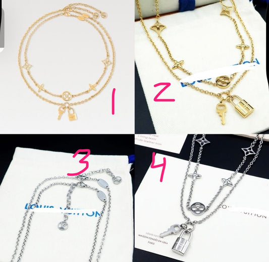 Vee necklace
