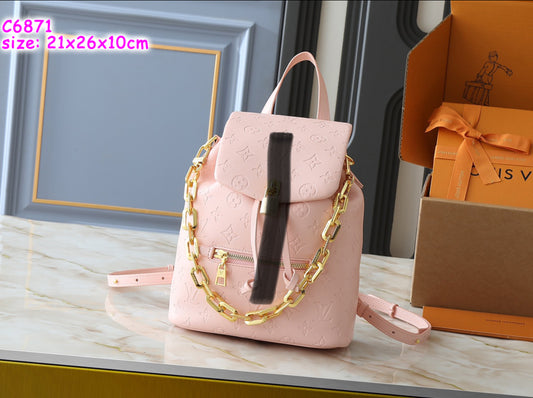 Vee backpack gold chain