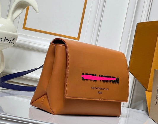 Vee tote fold over