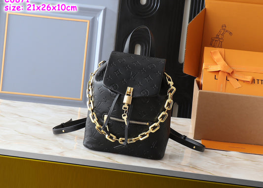 Vee backpack gold chain