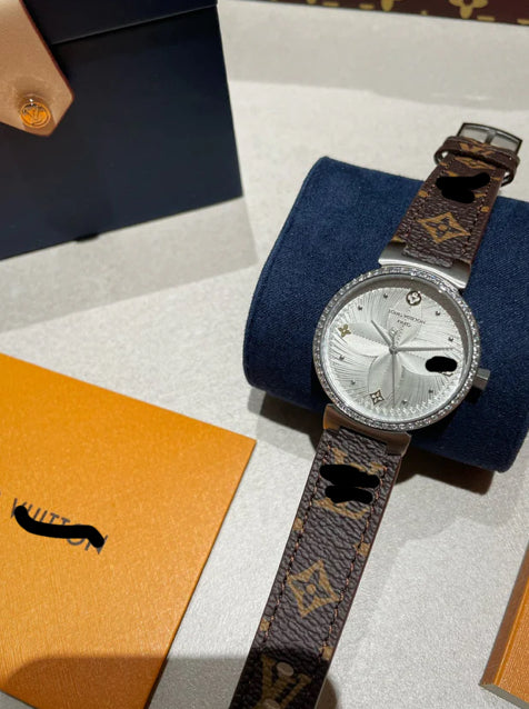 L mono watch