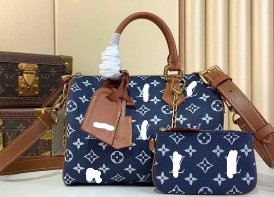 Navy speed with pouch