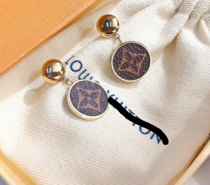 Vee earrings stud drop