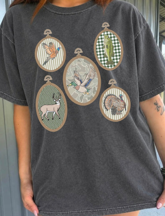 Dainty Hunting Frames Comfort Colors Tee Kelly