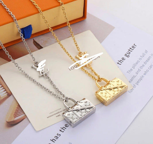 Vee necklace
