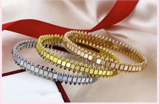 Cart spike bracelet